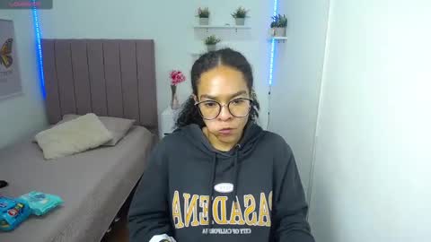 Snapshot of niina_lovee_ chatting on 11, 3, 2025 online show from 11, 3, 2025