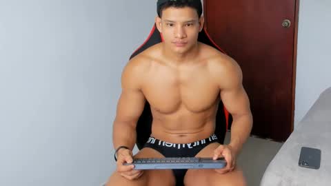 Snapshot of niki_marti chatting on 1, 10, 2025 niki online show from 1, 10, 2025