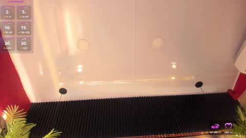 Snapshot of nikii_white chatting on 18, 12, 2024 nikii_white online show from 18, 12, 2024