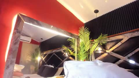 Snapshot of nikii_white chatting on 8, 1, 2025 nikii_white online show from 8, 1, 2025