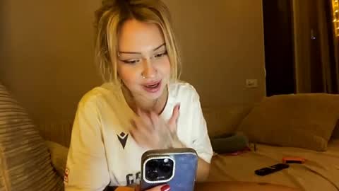 Snapshot of nikki_whatever chatting on 24, 12, 2024 nicolette online show from 24, 12, 2024