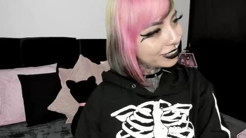 Nikki Ramone   online show from 12, 2, 2025