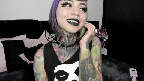 Nikki Ramone   online show from 15, 2, 2025