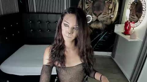 Snapshot of nikol_rang__ chatting on 28, 10, 2025 Nikol Rang online show from 28, 10, 2025