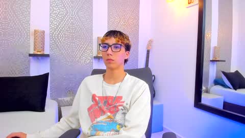 Snapshot of nikolay_gregori chatting on 23, 12, 2024 online show from 23, 12, 2024