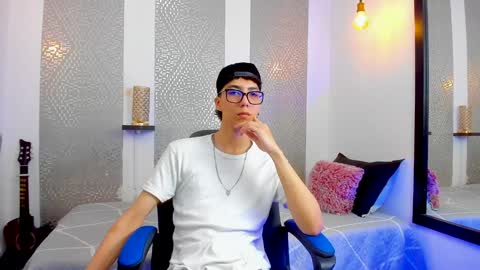 Snapshot of nikolay_gregori chatting on 4, 2, 2025 online show from 4, 2, 2025