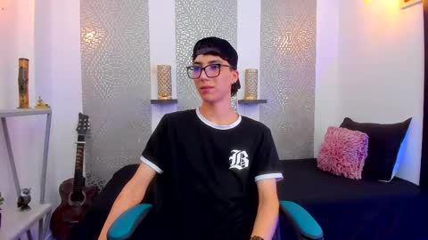 Snapshot of nikolay_gregori chatting on 18, 2, 2025 online show from 18, 2, 2025