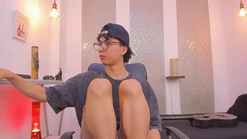 Snapshot of nikolay_gregori chatting on 10, 10, 2025 online show from 10, 10, 2025