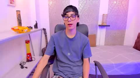 Snapshot of nikolay_gregori chatting on 21, 10, 2025 online show from 21, 10, 2025