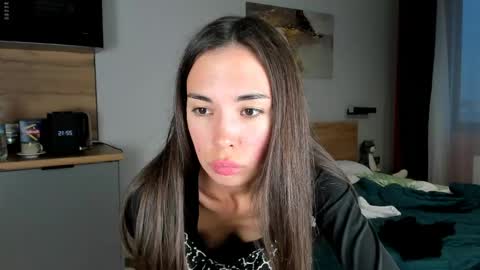 Snapshot of nilliluv chatting on 31, 5, 2026 Bella online show from 31, 5, 2026