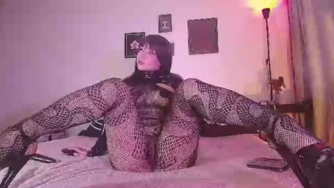 Snapshot of nina__evans_ chatting on 7, 7, 2026 Alisson online show from 7, 7, 2026