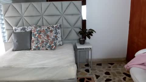  Nina  online show from 16, 12, 2024