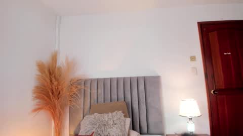 Nina online show from 12, 12, 2024