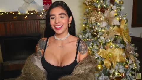 Nina Clarke- Independent Model online show from 2, 12, 2025