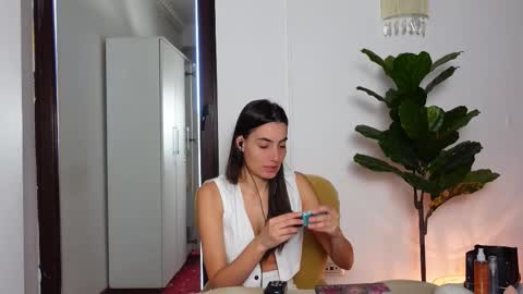 NinaCrystal online show from 6, 10, 2025