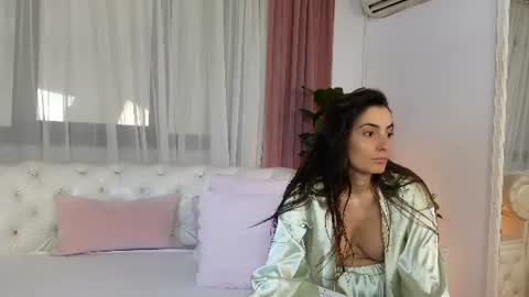 NinaCrystal online show from 30, 6, 2026