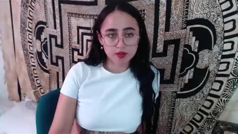 Snapshot of ninakravtz chatting on 20, 12, 2024 N I N A online show from 20, 12, 2024