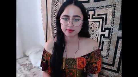 Snapshot of ninakravtz chatting on 28, 12, 2024 N I N A online show from 28, 12, 2024