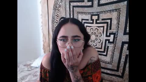 Snapshot of ninakravtz chatting on 15, 1, 2025 N I N A online show from 15, 1, 2025