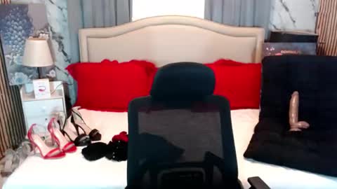 ninarussell online show from 4, 11, 2025