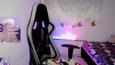 ninatinydoll1 online show from 7, 1, 2026