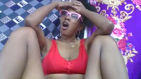 ninie246746 online show from 14, 4, 2026