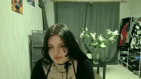 Snapshot of nishazenisek chatting on 8, 6, 2026 Alice online show from 8, 6, 2026