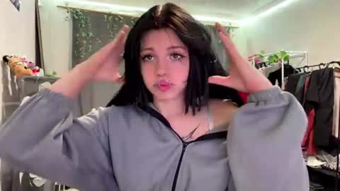 Snapshot of nishazenisek chatting on 22, 7, 2026 Alice online show from 22, 7, 2026