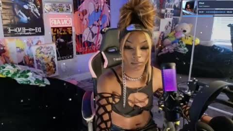 NIVIA WOLFE online show from 12, 3, 2025