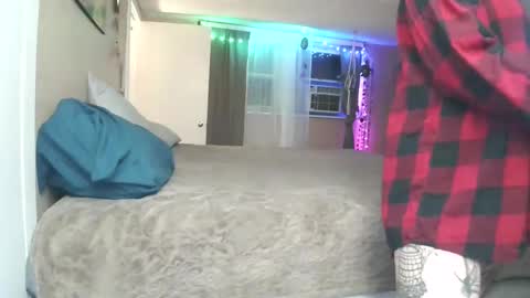 Snapshot of no_facequeen chatting on 6, 10, 2025 Leah online show from 6, 10, 2025