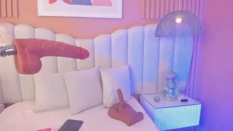 Snapshot of noa_moon chatting on 9, 5, 2026 Noa online show from 9, 5, 2026