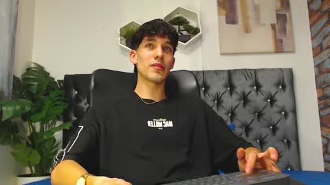 Noah Brigth online show from 13, 12, 2024