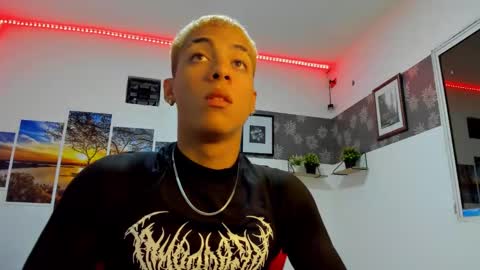 noah_flynn1 online show from 3, 10, 2025