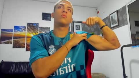 noah_flynn1 online show from 22, 11, 2025