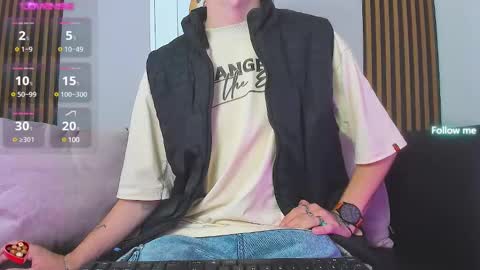 Snapshot of noah_ricci_ chatting on 4, 2, 2025 online show from 4, 2, 2025
