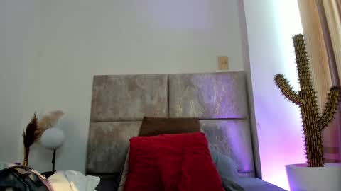 Nora Da Silva online show from 5, 12, 2024