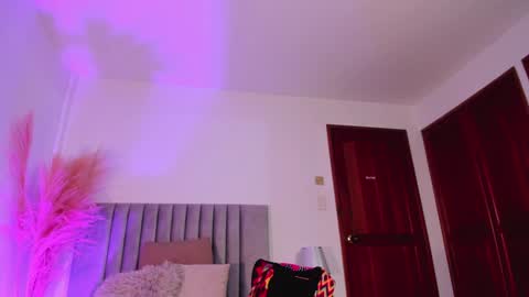 Nora Da Silva online show from 16, 1, 2025