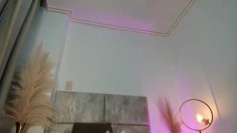 Nora Da Silva online show from 4, 10, 2025