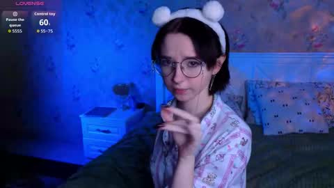 Nora Failure online show from 4, 12, 2025