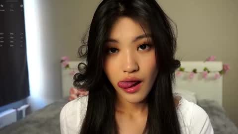 Snapshot of noreenbeckey chatting on 12, 9, 2025 Nore online show from 12, 9, 2025