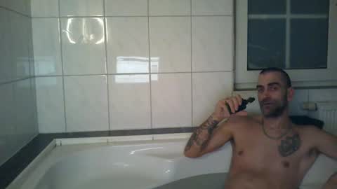 Snapshot of not4one chatting on 4, 2, 2025 not4one online show from 4, 2, 2025