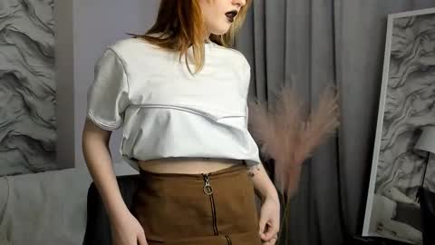 Snapshot of nova_grave chatting on 14, 10, 2025 NovaGrave online show from 14, 10, 2025