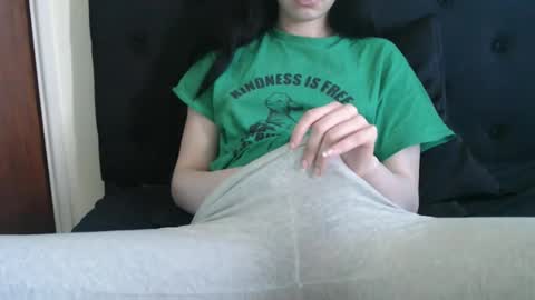 Snapshot of novafrey chatting on 25, 4, 2026 Olivia online show from 25, 4, 2026