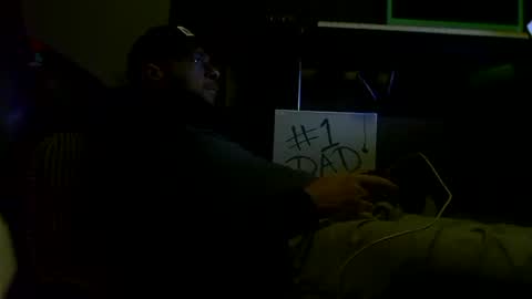 Awwwww Hey Sweetie Pies. Welcome To The Sweetie Pie Lounge. Enjoy The Dad-Cast. SweetCorny Fun-loving Dad Talk. online show from 29, 11, 2025