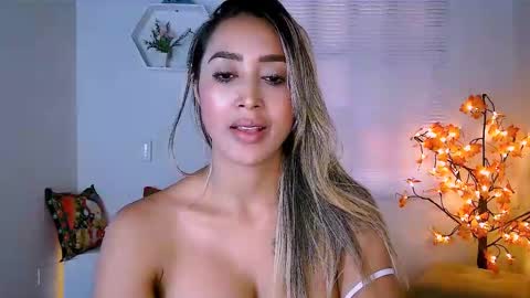 Snapshot of nycole_1988 chatting on 14, 12, 2024 Nycole online show from 14, 12, 2024