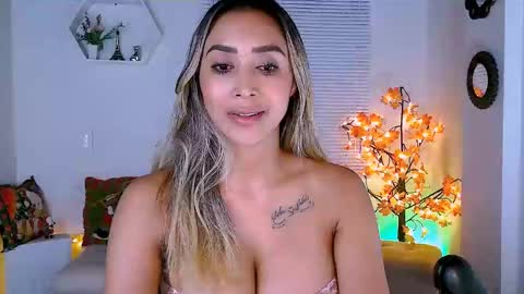 Snapshot of nycole_1988 chatting on 19, 12, 2024 Nycole online show from 19, 12, 2024