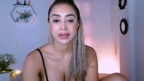 Snapshot of nycole_1988 chatting on 5, 2, 2025 Nycole online show from 5, 2, 2025