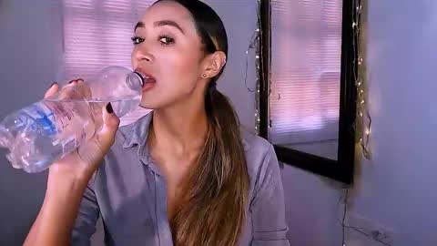 Nycole online show from 28, 10, 2025