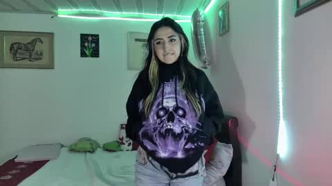 Snapshot of nymph_frida chatting on 18, 12, 2024 Frida online show from 18, 12, 2024