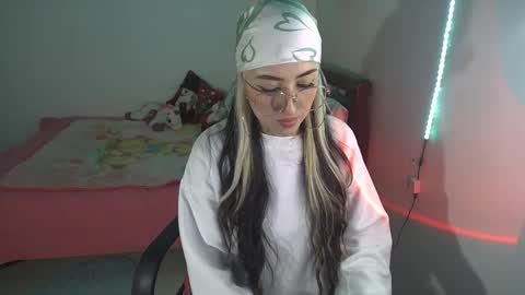 Snapshot of nymph_frida chatting on 7, 11, 2025 Frida online show from 7, 11, 2025